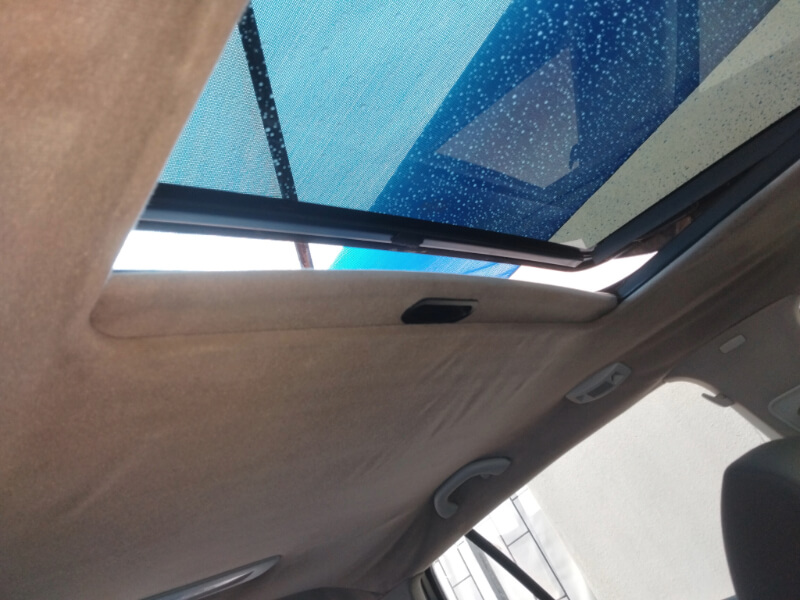 Sunroof goes back when closing