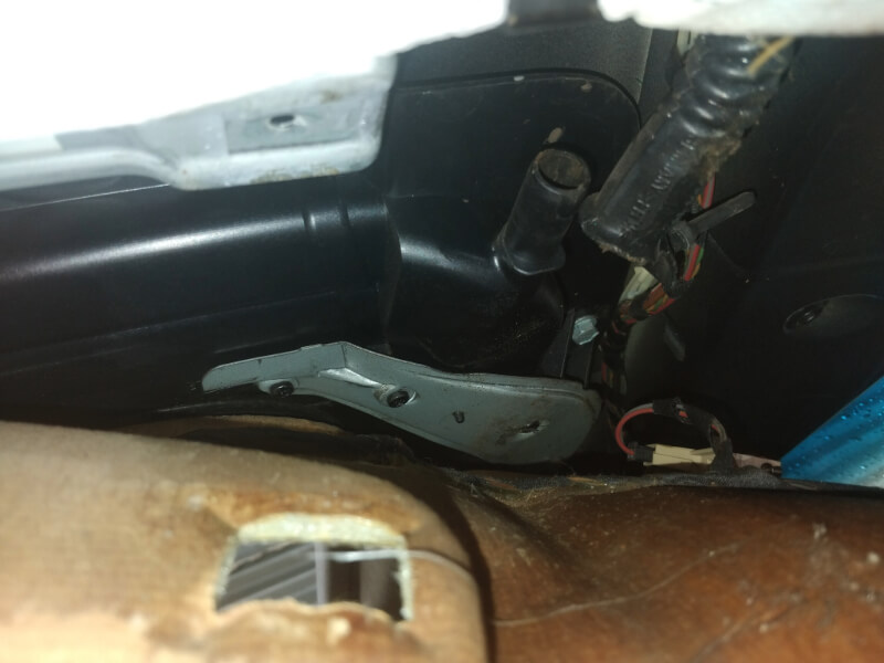 Inspecting sunroof rubber seal