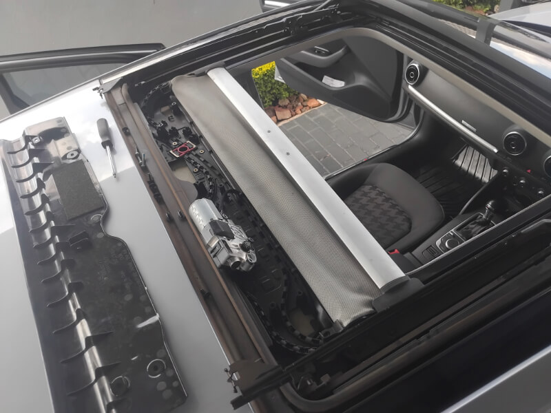 Stuck sunroof repair